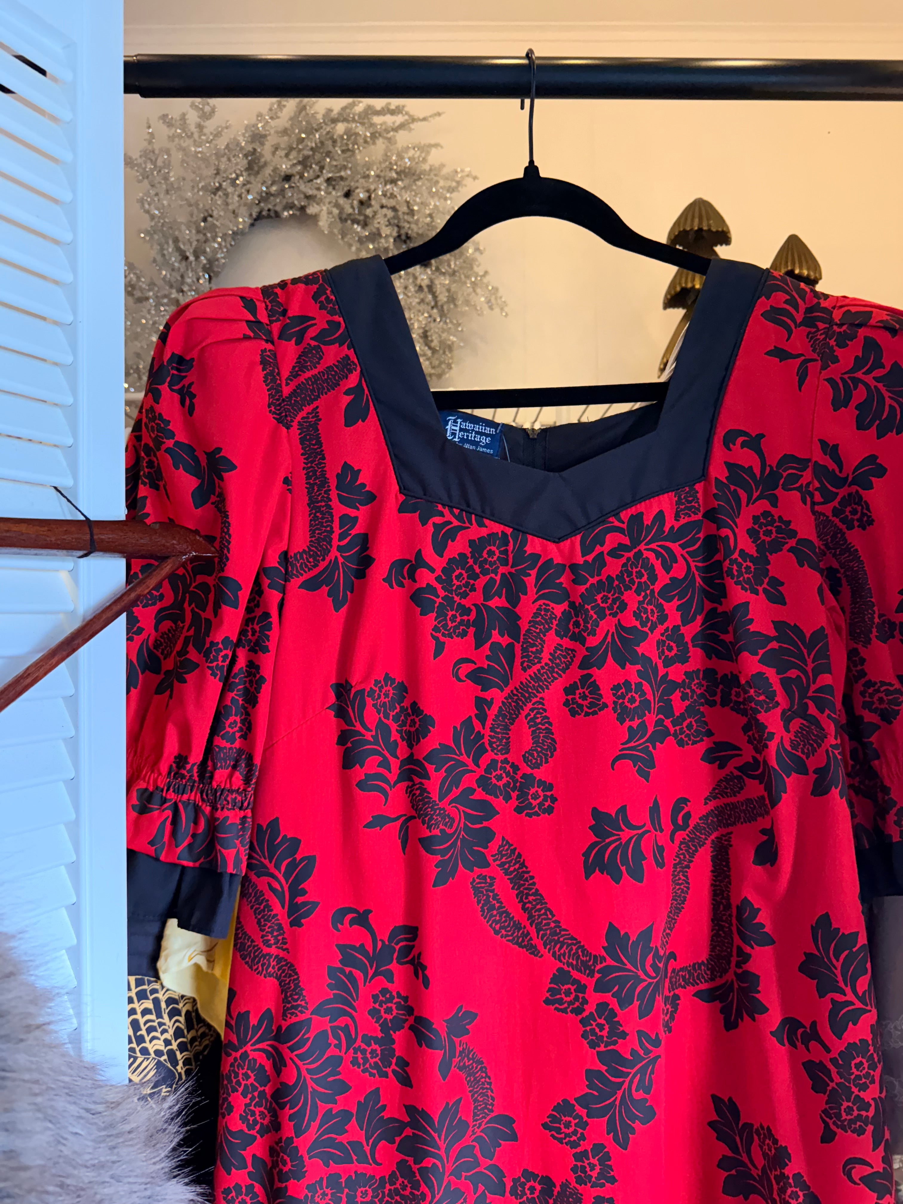 Size 10 The Hawaiian Heritage Red Black Mu'u