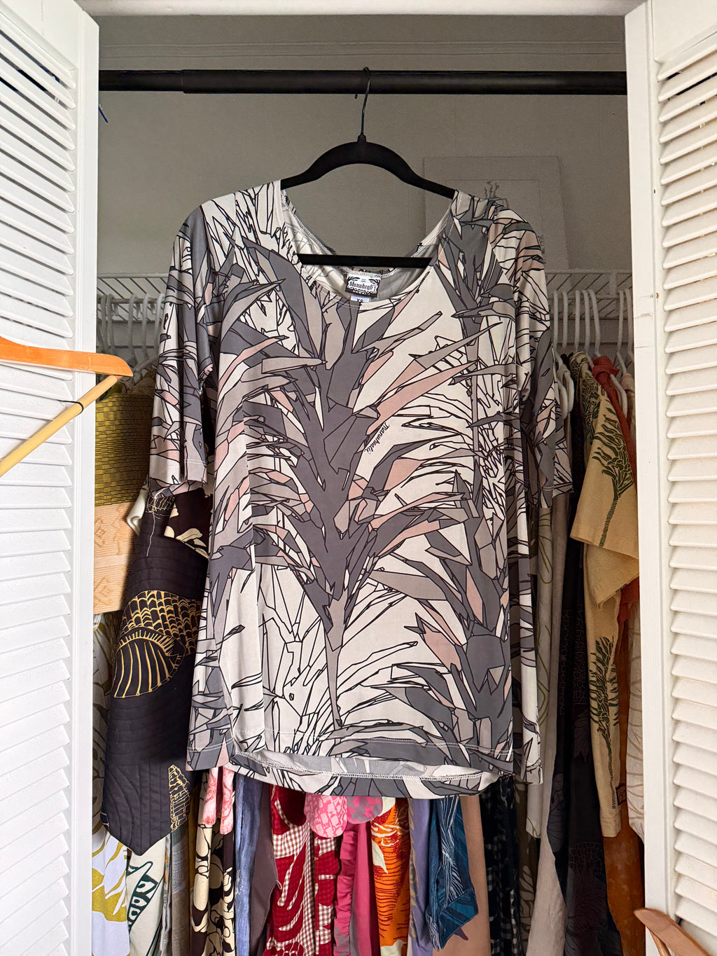 XS Manuheali'i Black / Gray Top
