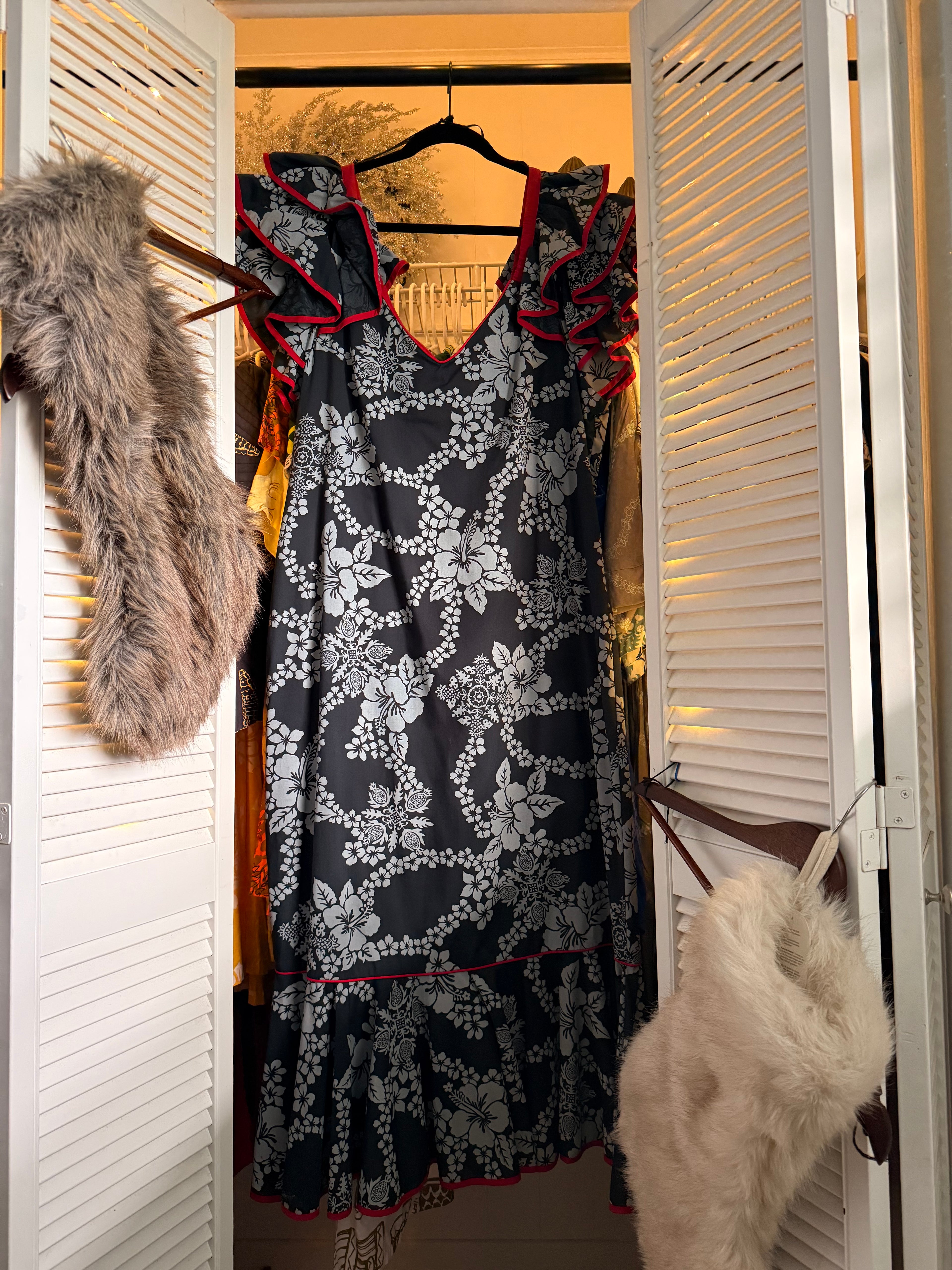 Large RM Red Black Hibiscus Lei Mu'u