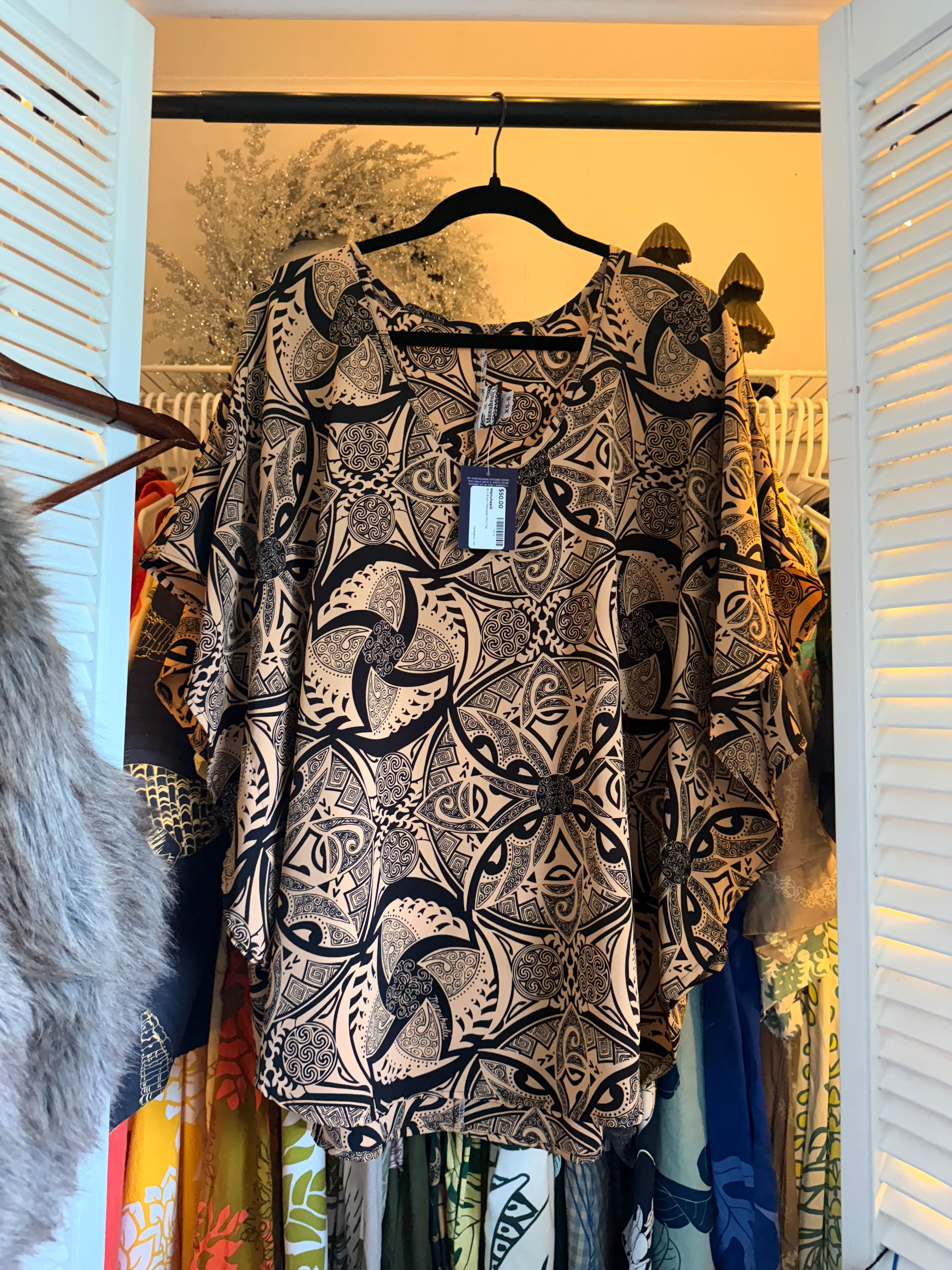 XS-S Manuheali'i Brown Polynesian Print Top