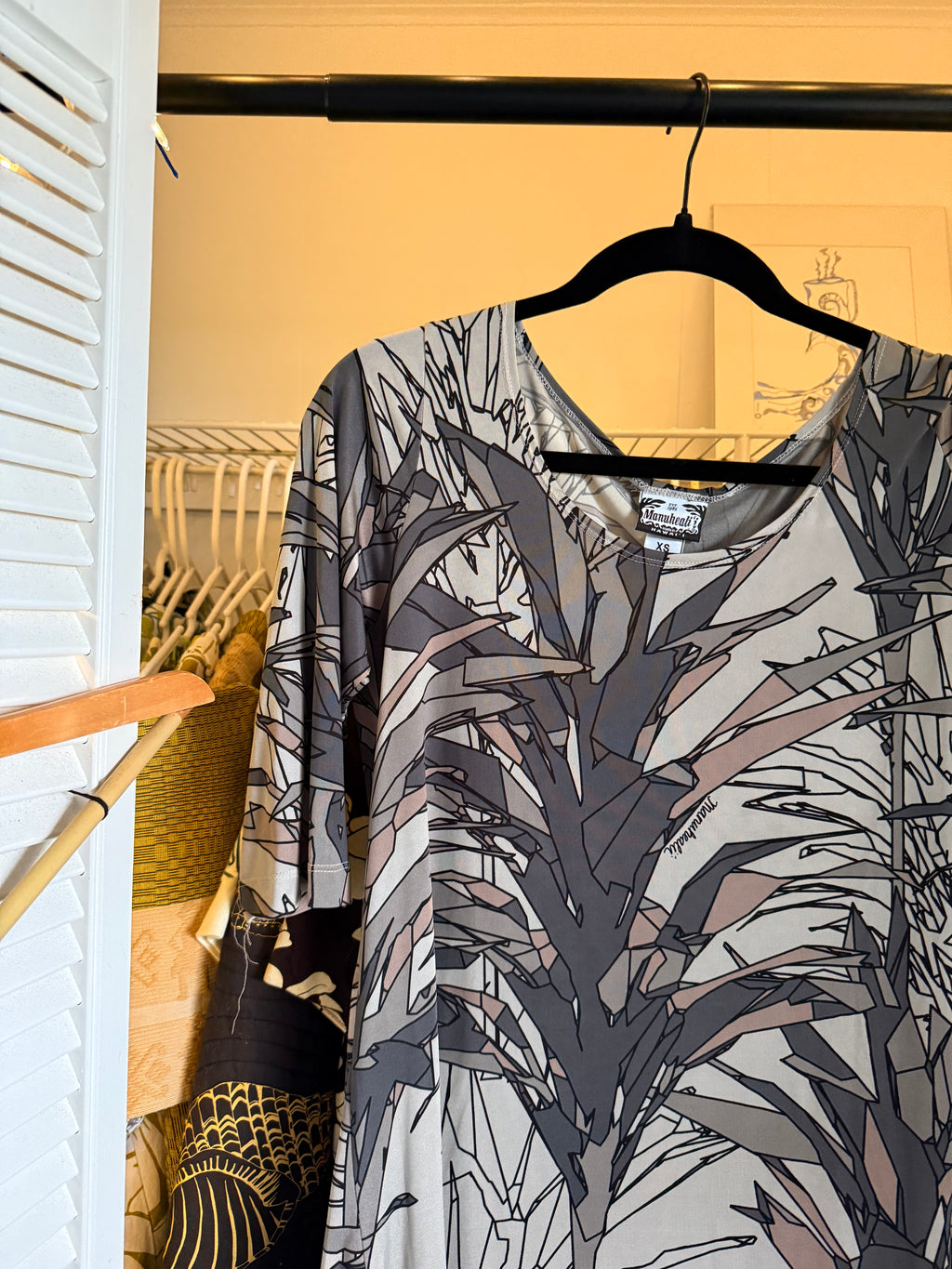 XS Manuheali'i Black / Gray Top