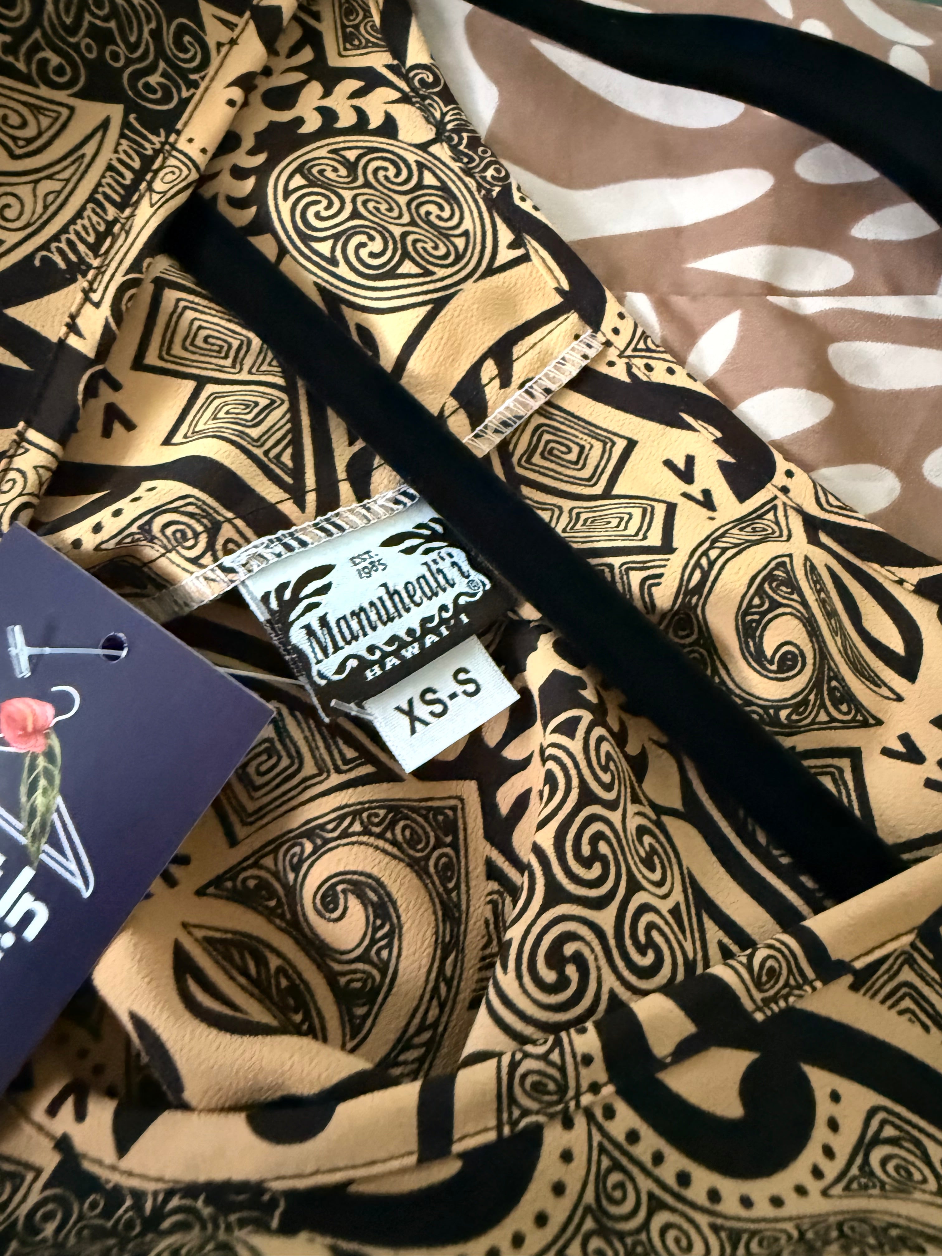 XS-S Manuheali'i Brown Polynesian Print Top