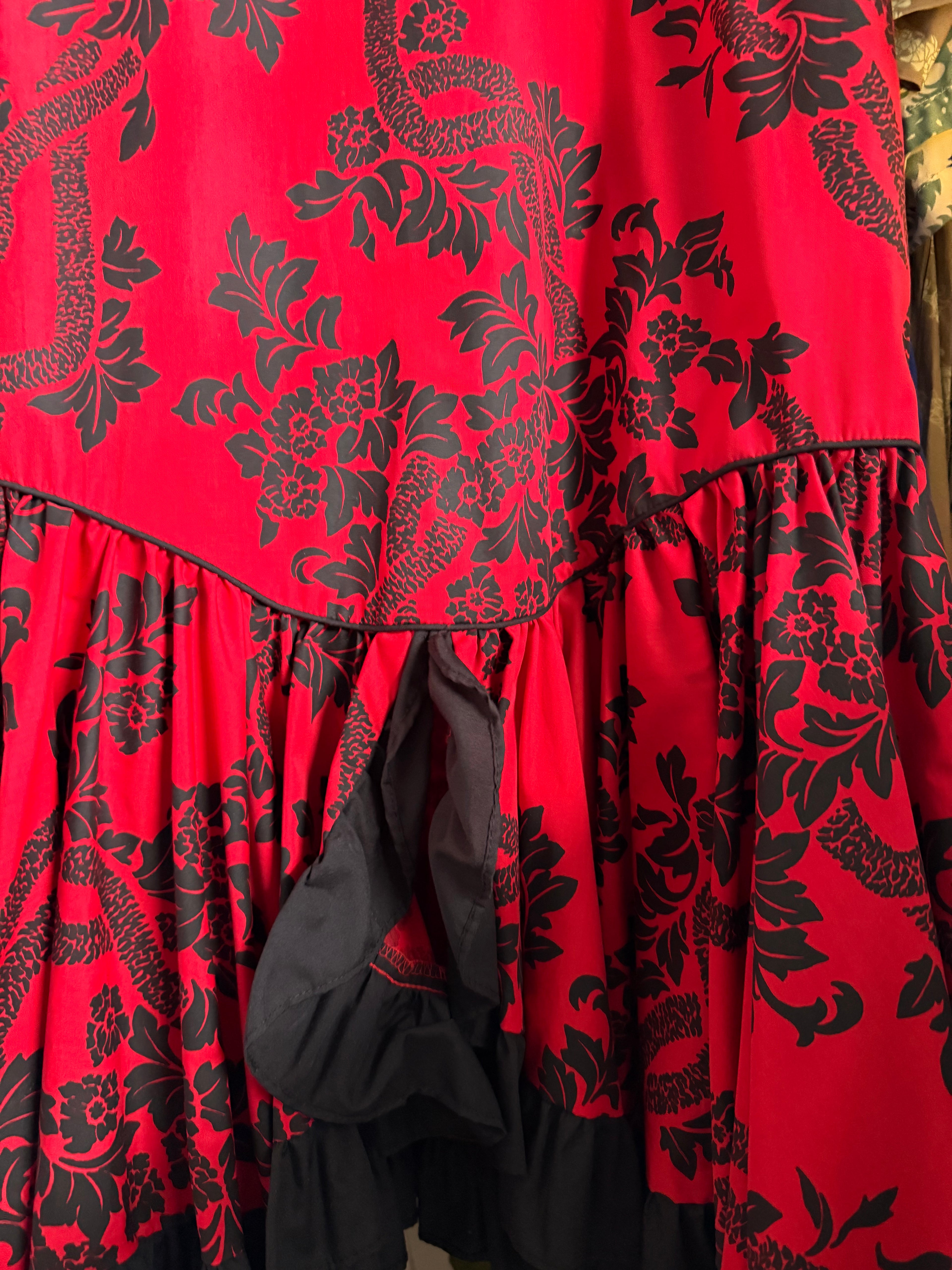 Size 10 The Hawaiian Heritage Red Black Mu'u